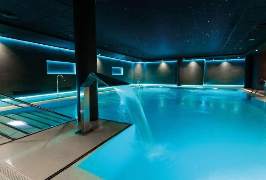 Piscina de Apartament en venda en Estepona amb Aire condicionat, Jardí privat i Terrassa