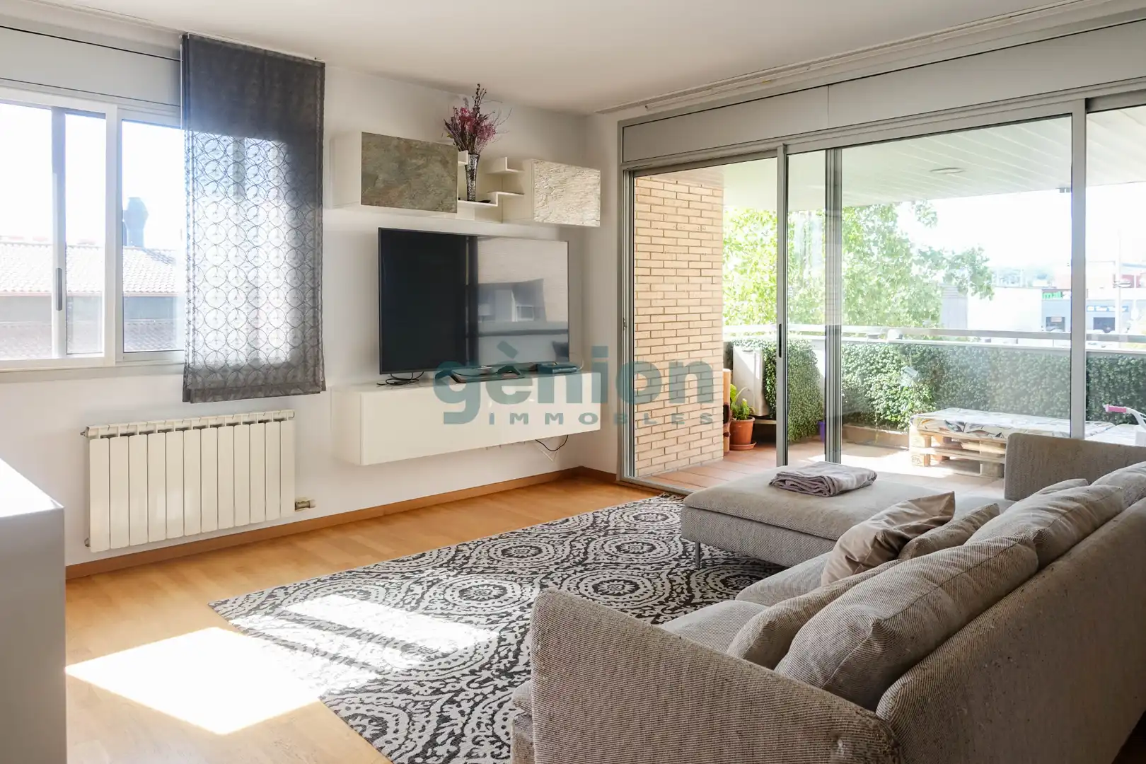 Living room of Flat for sale in Salt  with Air Conditioner, Heating and Terrace