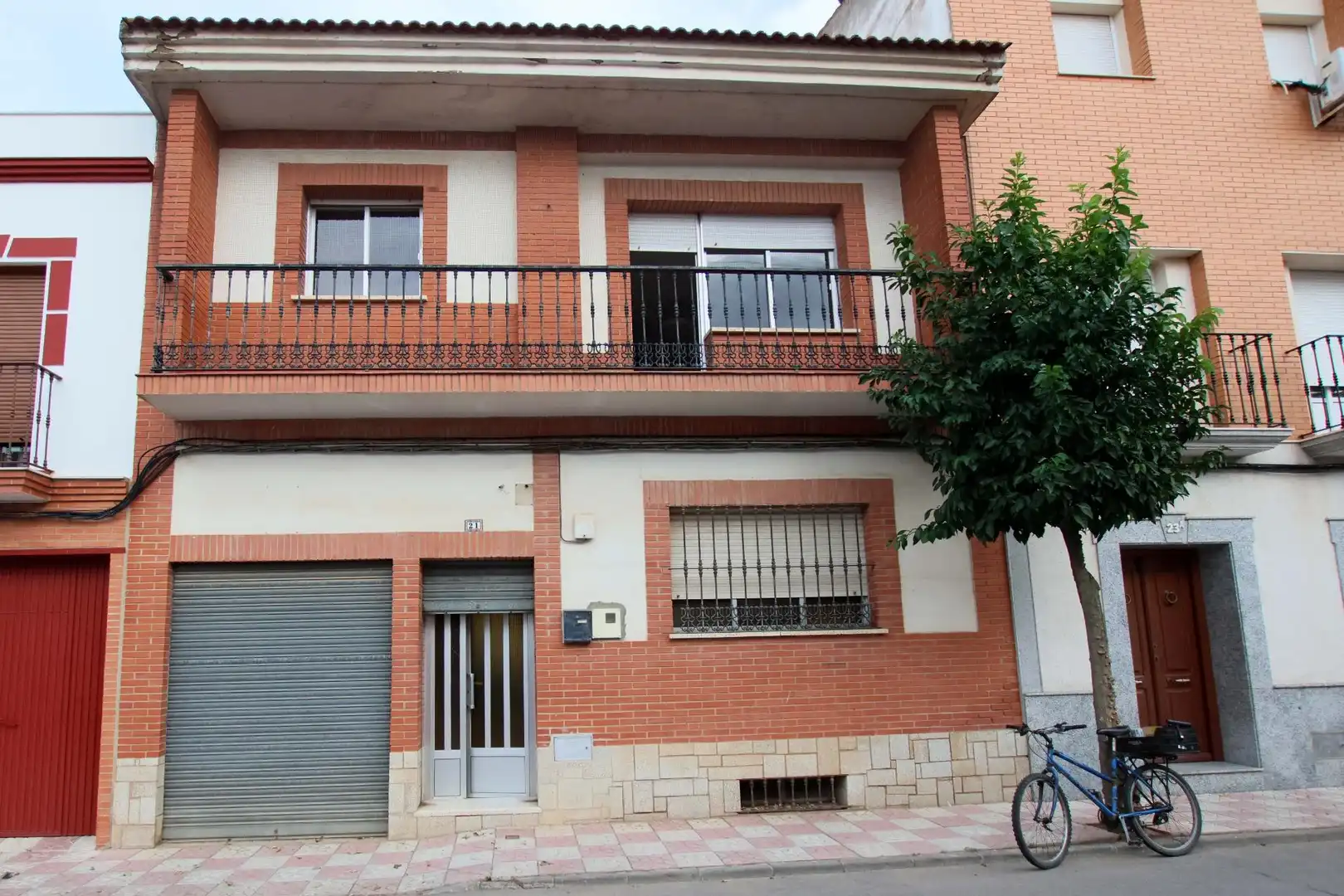 House with terrace for sale in PUENTE DEL