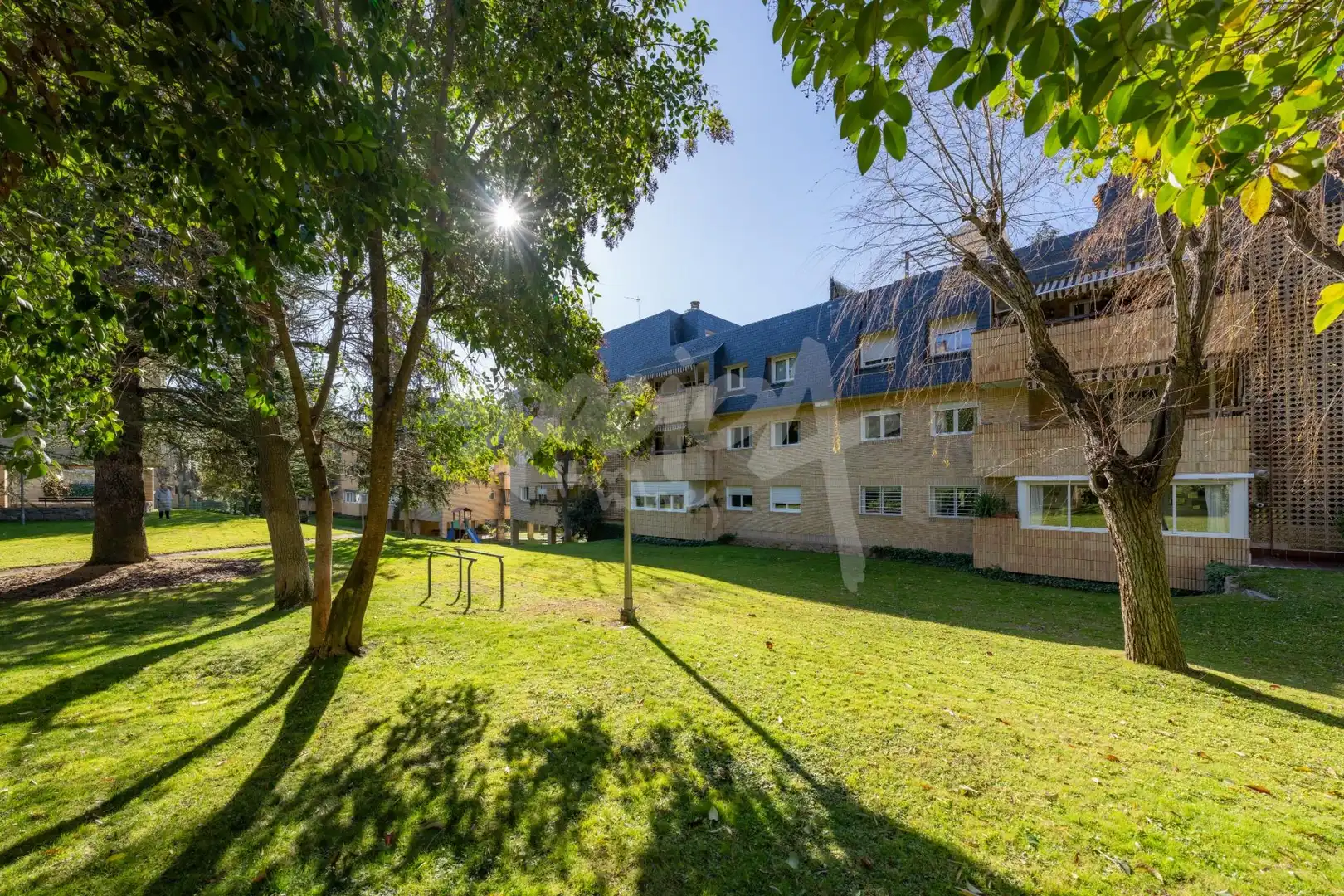 Vista exterior de Piso en venta en Majadahonda con Calefacción, Jardín privado y Terraza