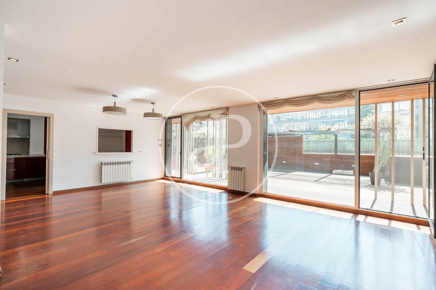 Sala d'estar de Pis en venda en  Barcelona Capital amb Aire condicionat, Calefacció i Jardí privat
