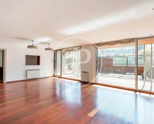 Sala d'estar de Pis en venda en  Barcelona Capital amb Aire condicionat, Calefacció i Jardí privat