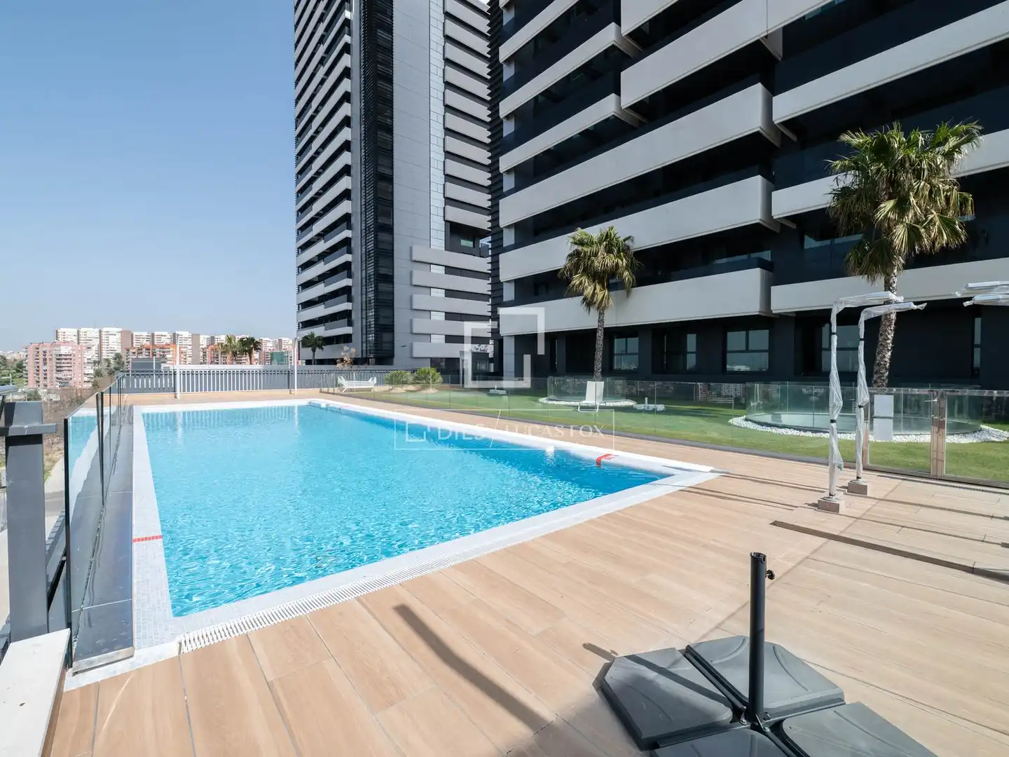 Piscina de Ático en venta en Madrid con Aire acondicionado, Calefacción y Terraza
