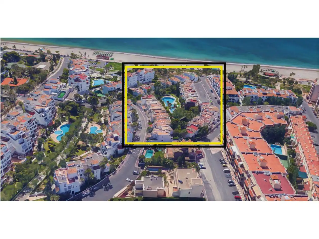 Exterior view of Detached homes for sale in Roquetas de Mar  with Community pool