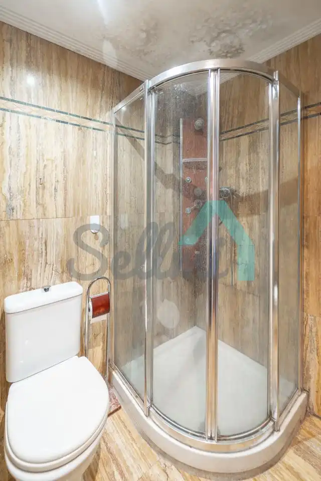 Baño de Piso en venta en Oviedo  con Calefacción, Terraza y Trastero