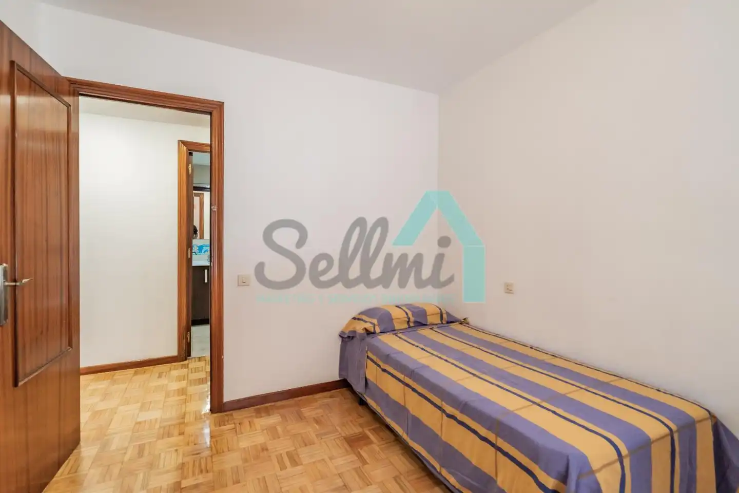 Habitación de Piso de alquiler en Oviedo  con Calefacción, Parquet y Terraza
