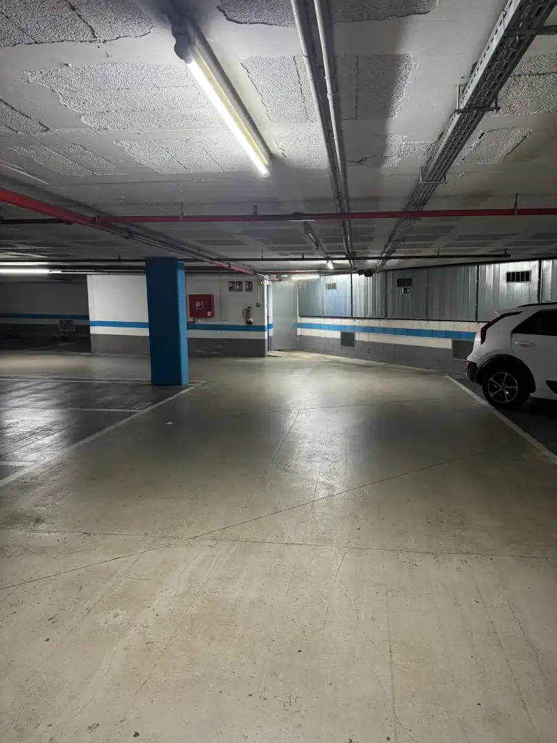 Parking de Garaje en venta en Badalona con Alarma