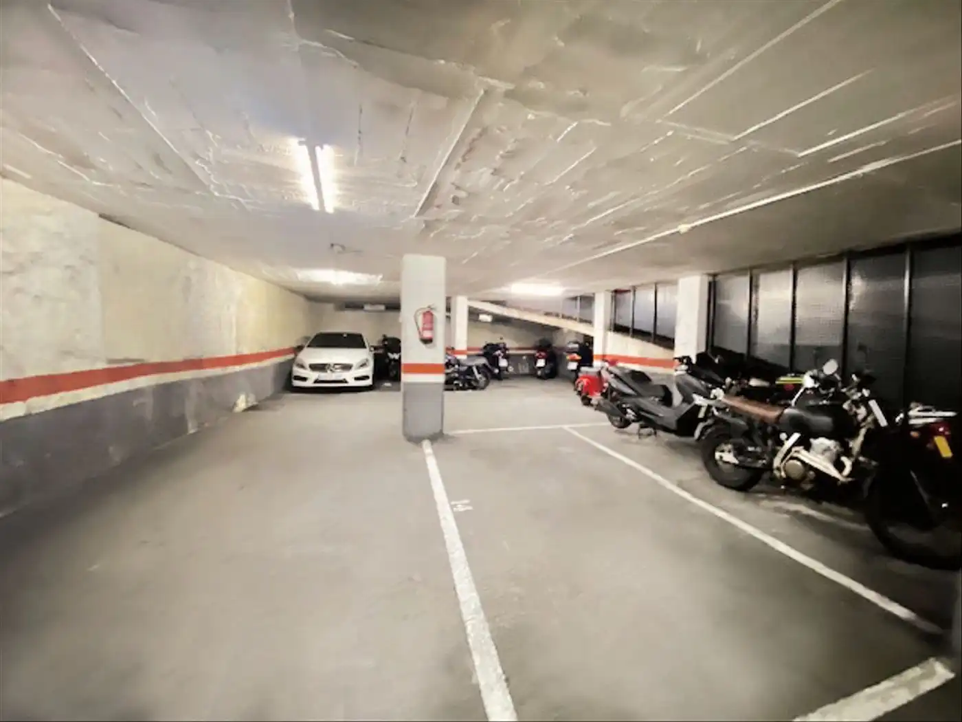 Einzelparkplatz zur Miete in Carrer d'Elkano 19