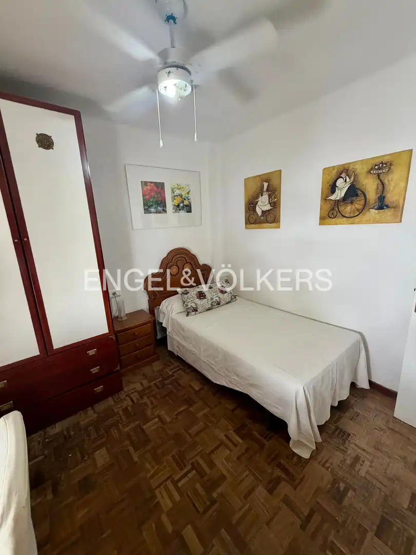 Habitación de Piso de alquiler en Valencia con Calefacción, Parquet y Amueblado