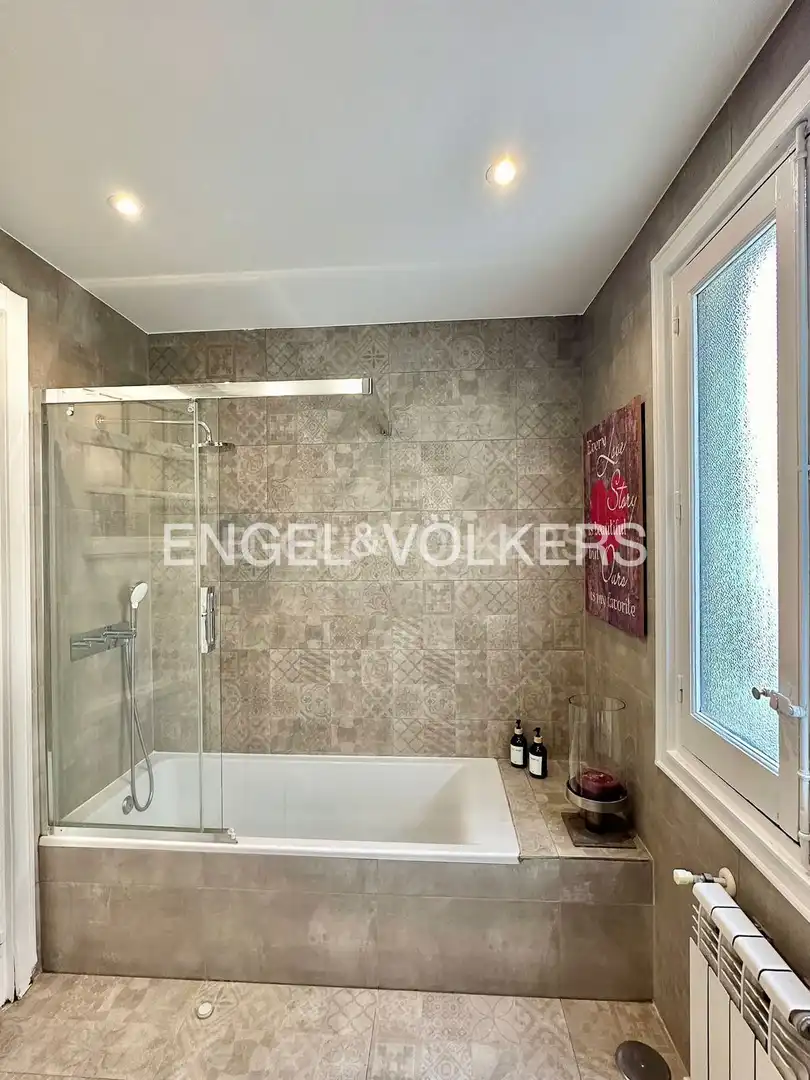Bathroom of Flat for rent in Madrid  with Air Conditioner, Heating and Furnished