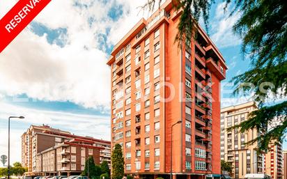 Vista exterior de Pis en venda en Gijón  amb Terrassa