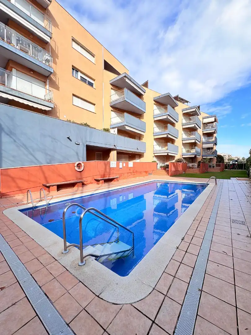Piscina de Dúplex en venta en Torredembarra con Aire acondicionado, Terraza y Horno