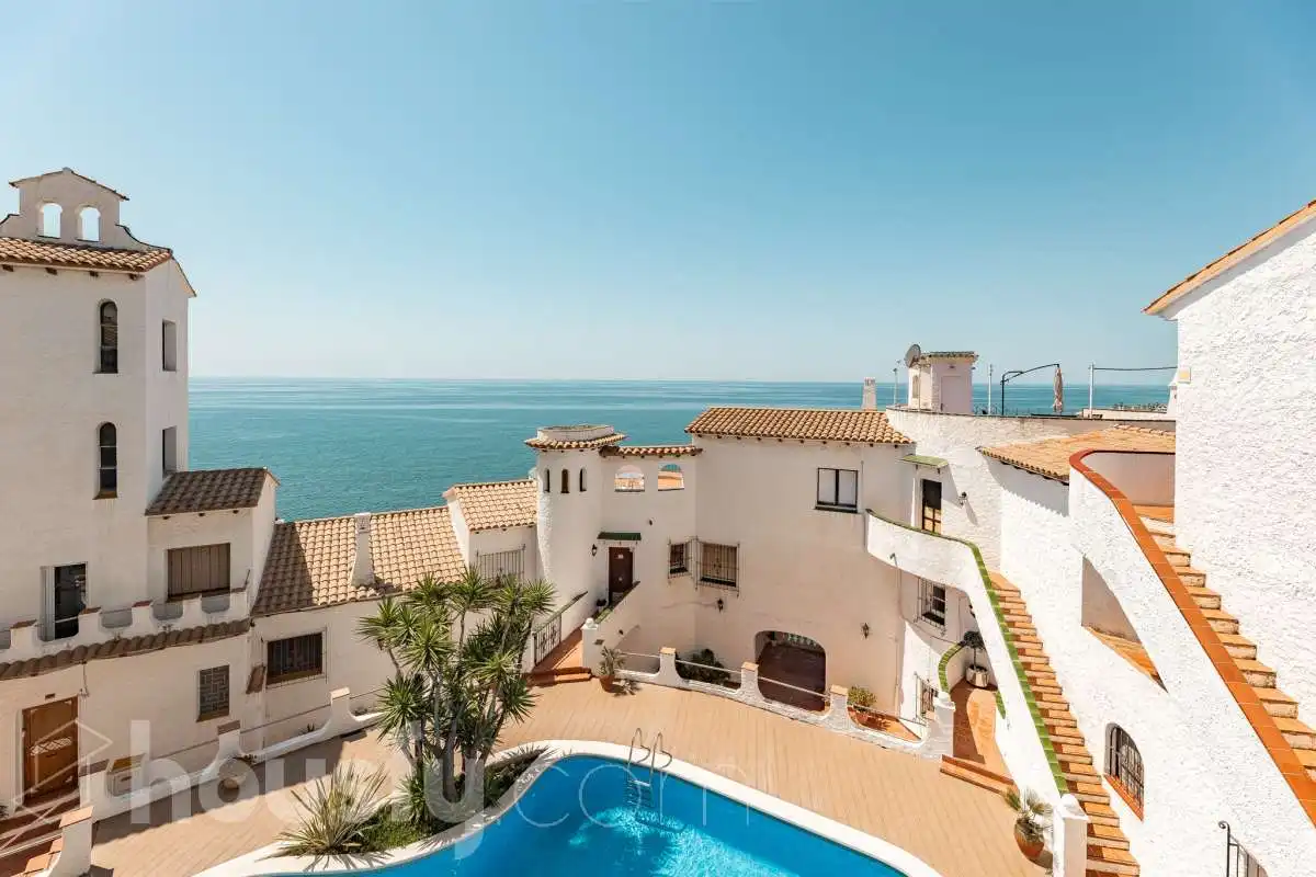Piscina de Piso en venta en Sitges con Trastero, Amueblado y Piscina comunitaria