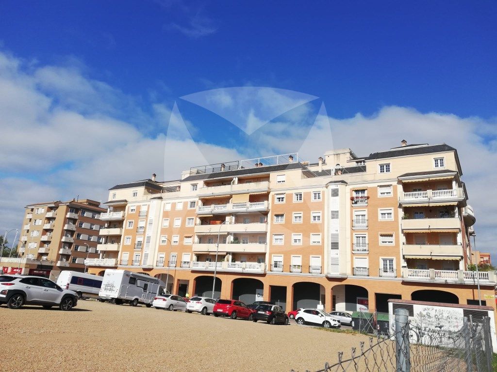 Vista exterior de Àtic en venda en Badajoz Capital amb Aire condicionat, Calefacció i Terrassa