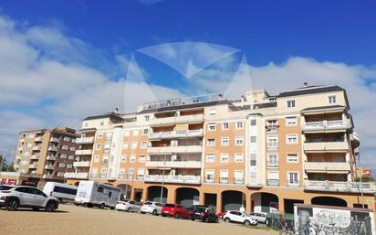 Vista exterior de Àtic en venda en Badajoz Capital amb Aire condicionat, Calefacció i Terrassa