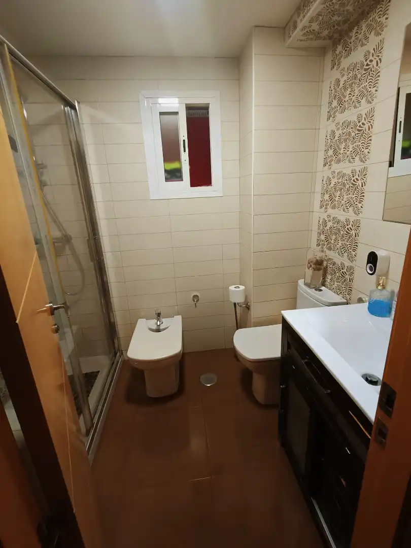 Bathroom of Flat for sale in Córdoba  with Air Conditioner and Oven