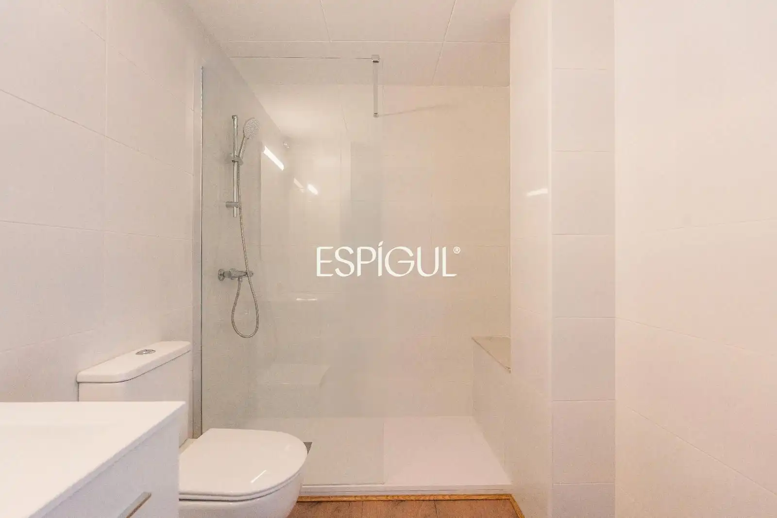 Baño de Piso en venta en Girona con Aire acondicionado, Parquet y Terraza