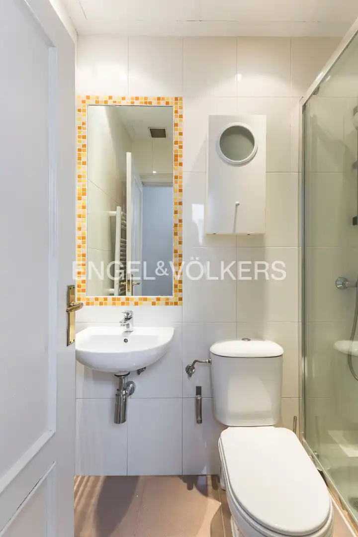 Bathroom of Attic for rent in Barrio de Salamanca