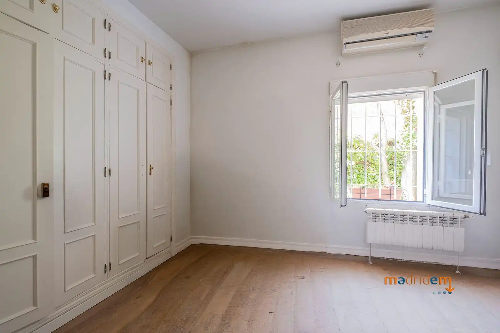 Bedroom of Houses for sale in Madrid