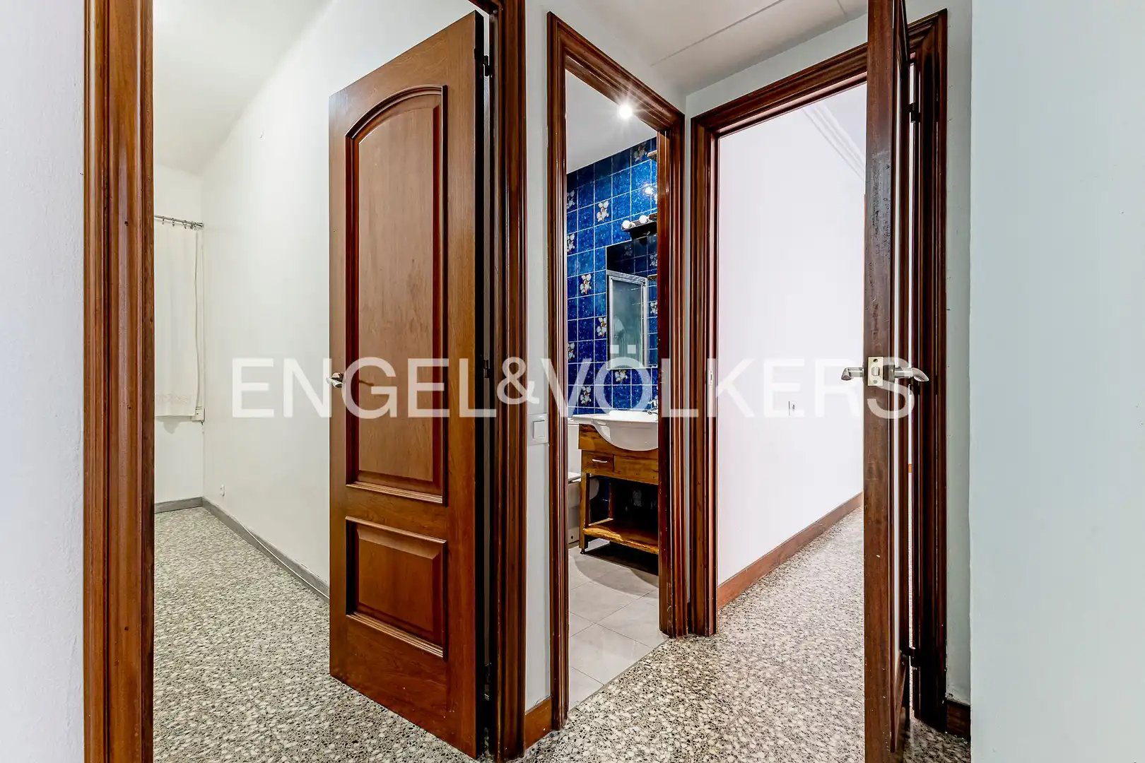 Wohnung zum Verkauf in Barcelona mit Klimaanlage, Heizung und Terrasse