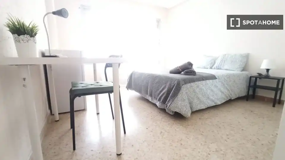 Room in Tres Olivos - Valverde