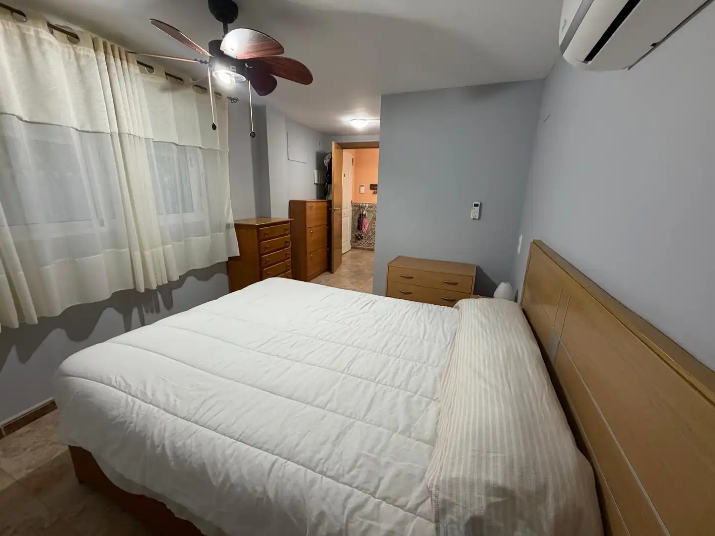 Schlafzimmer von Einfamilien-Reihenhaus zum Verkauf in Oliva mit Klimaanlage, Heizung und Privatgarten