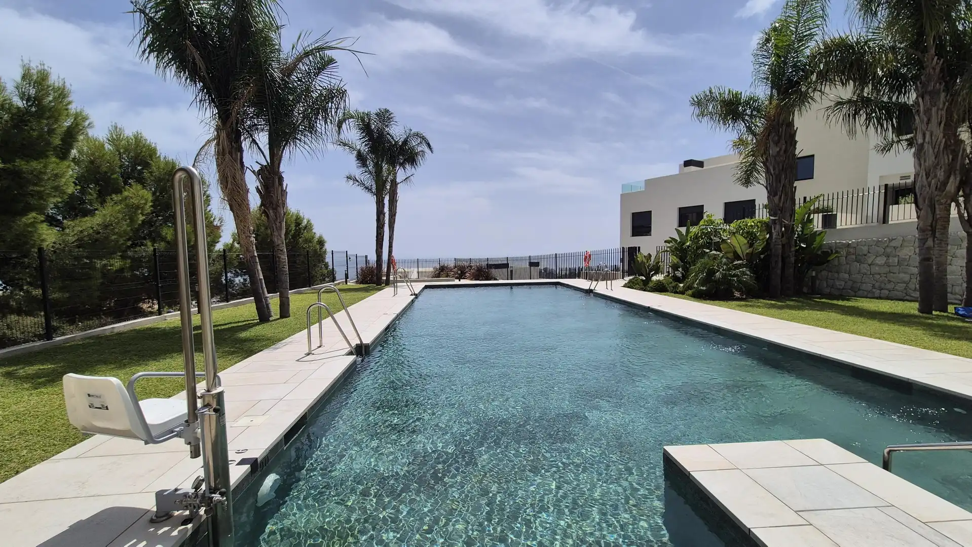 Piscina de Àtic de lloguer en Benalmádena amb Aire condicionat, Calefacció i Jardí privat