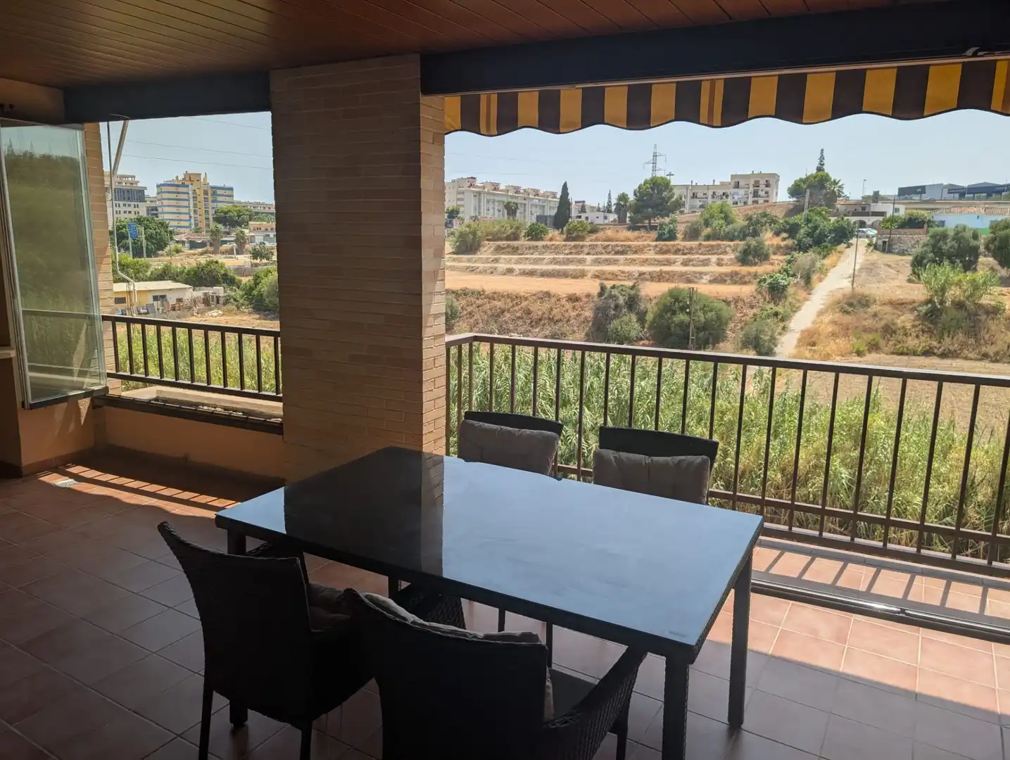 Terrasse von Wohnungen zur Miete in Fuengirola mit Klimaanlage, Heizung und Terrasse