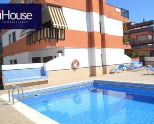 Piscina de Apartament de lloguer en Puerto de la Cruz amb Balcó