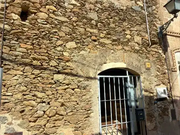 Vista exterior de Casa adosada en venda en Palau-saverdera amb Aire condicionat i Balcó