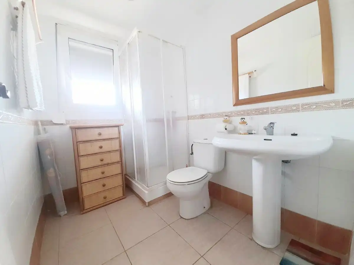 Baño de Apartamento de alquiler en Dénia con Aire acondicionado, Calefacción y Jardín privado