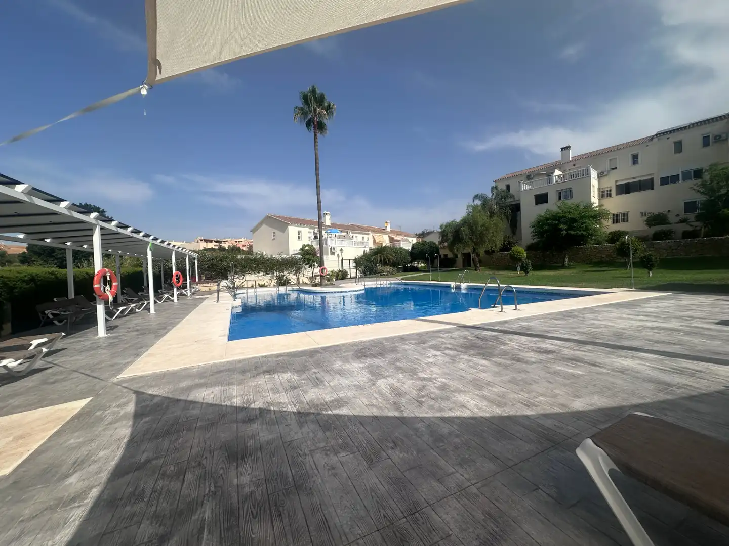 Piscina de Casa adosada en venta en Vélez-Málaga con Aire acondicionado, Calefacción y Terraza
