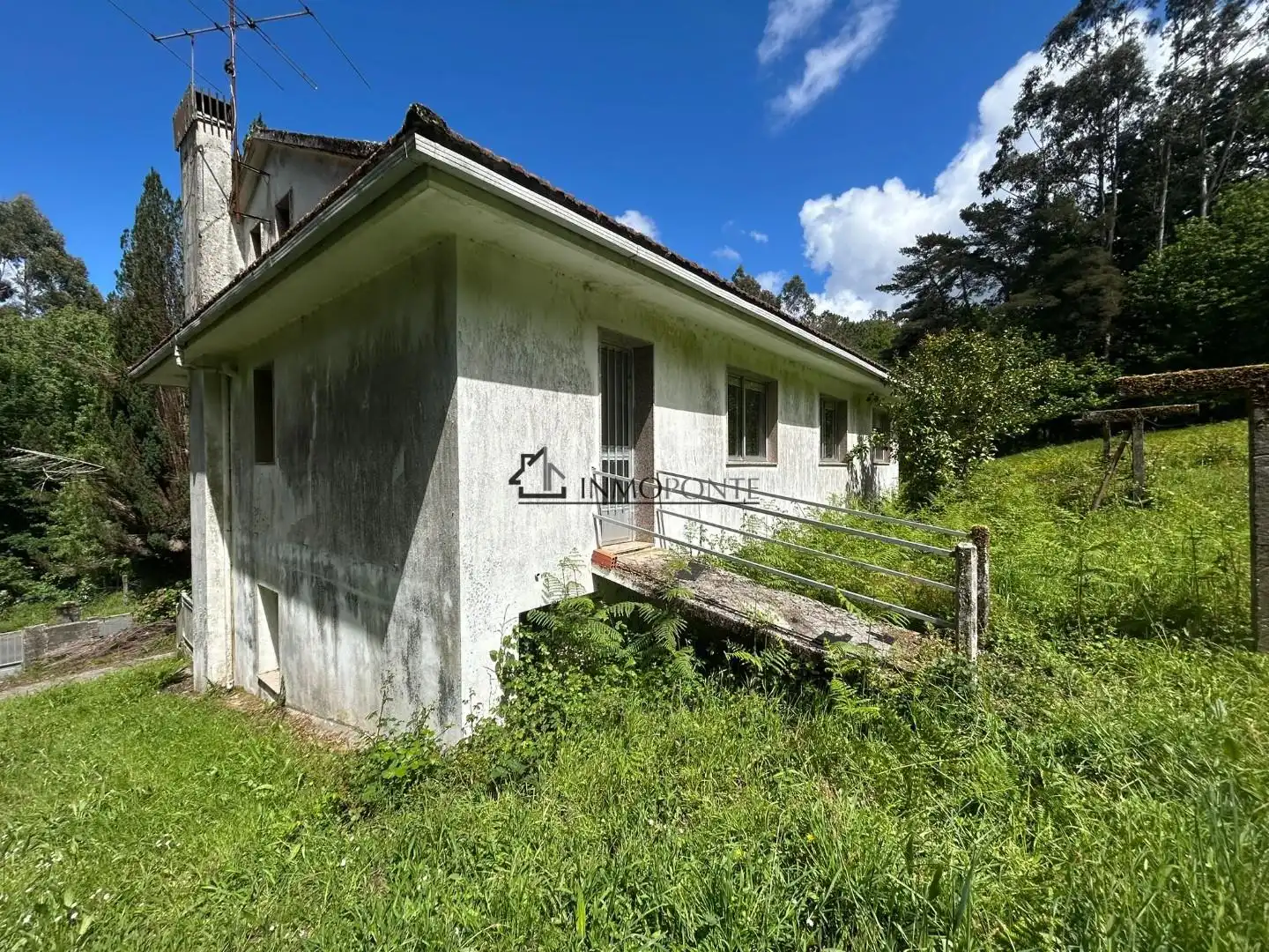 Vista exterior de Casa o xalet en venda en Forcarei amb Jardí privat