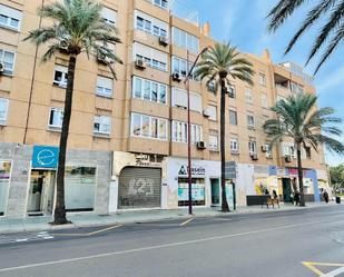 Vista exterior de Local en venda en  Almería Capital