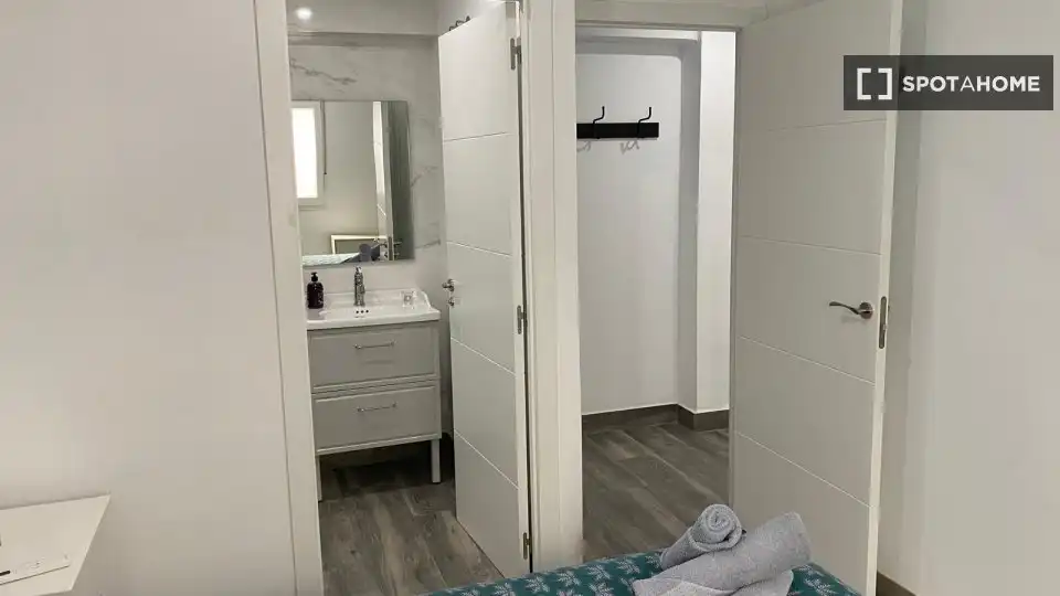 Habitació a Penya - Roja - Avda. Francia