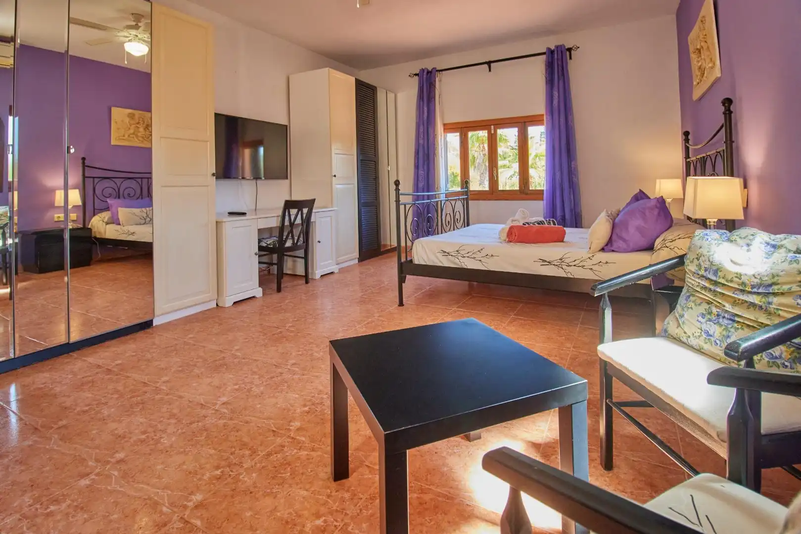 Habitación de Finca rústica en venta en Llucmajor con Aire acondicionado, Jardín privado y Terraza