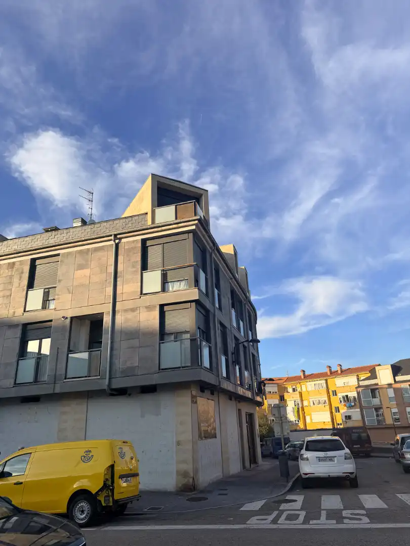 Piso con balcón en venta en Calle de Emilio de Mier 1, imagen 42