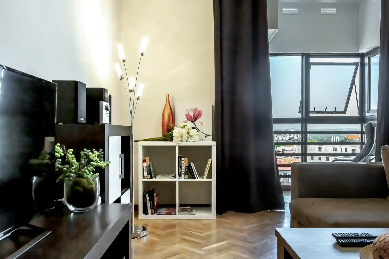Living room of Flat for rent in Madrid  with Air Conditioner, Heating and Furnished