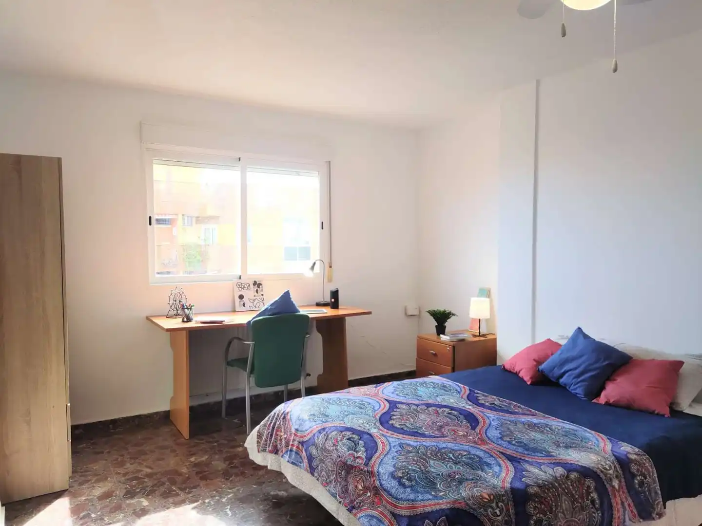 Schlafzimmer von Wohnung zur untervermieten in Paterna mit Klimaanlage, Terrasse und Möbliert