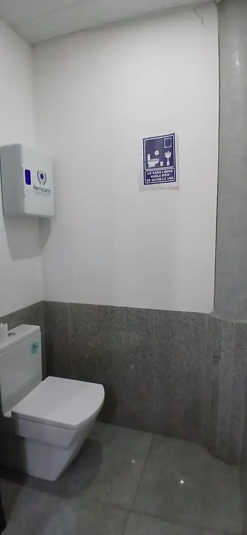 Baño de Oficina de alquiler en Pedanías Este