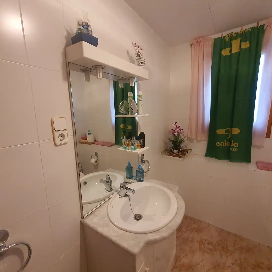 Bany de Casa o xalet en venda en El Pinell de Brai amb Moblat
