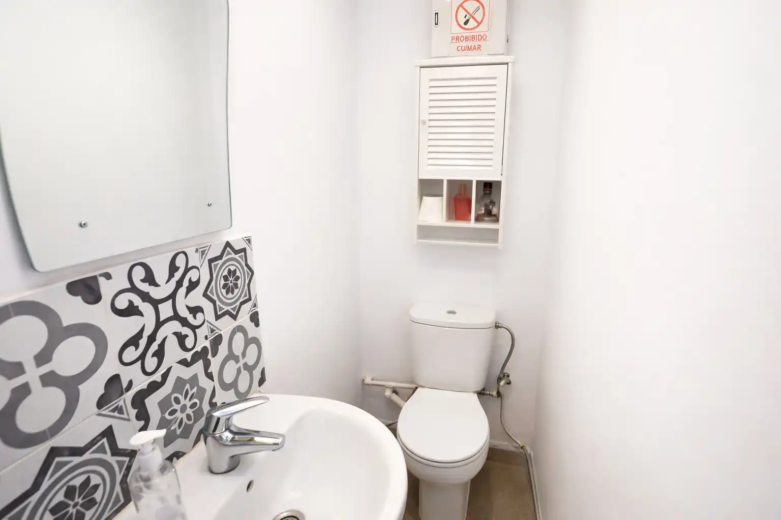 Bathroom of Apartments for sale in Benalmádena