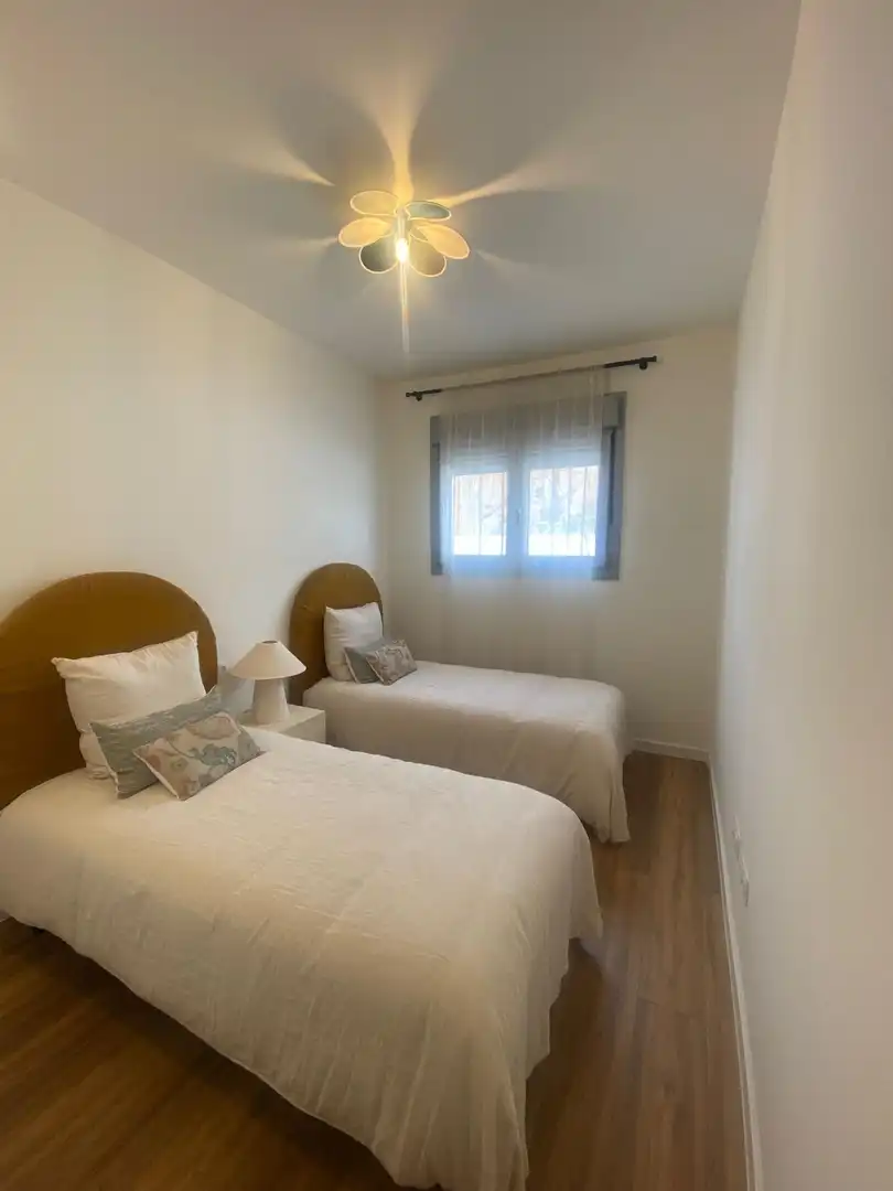 Dormitori de Apartament en venda en Estepona amb Aire condicionat, Calefacció i Jardí privat