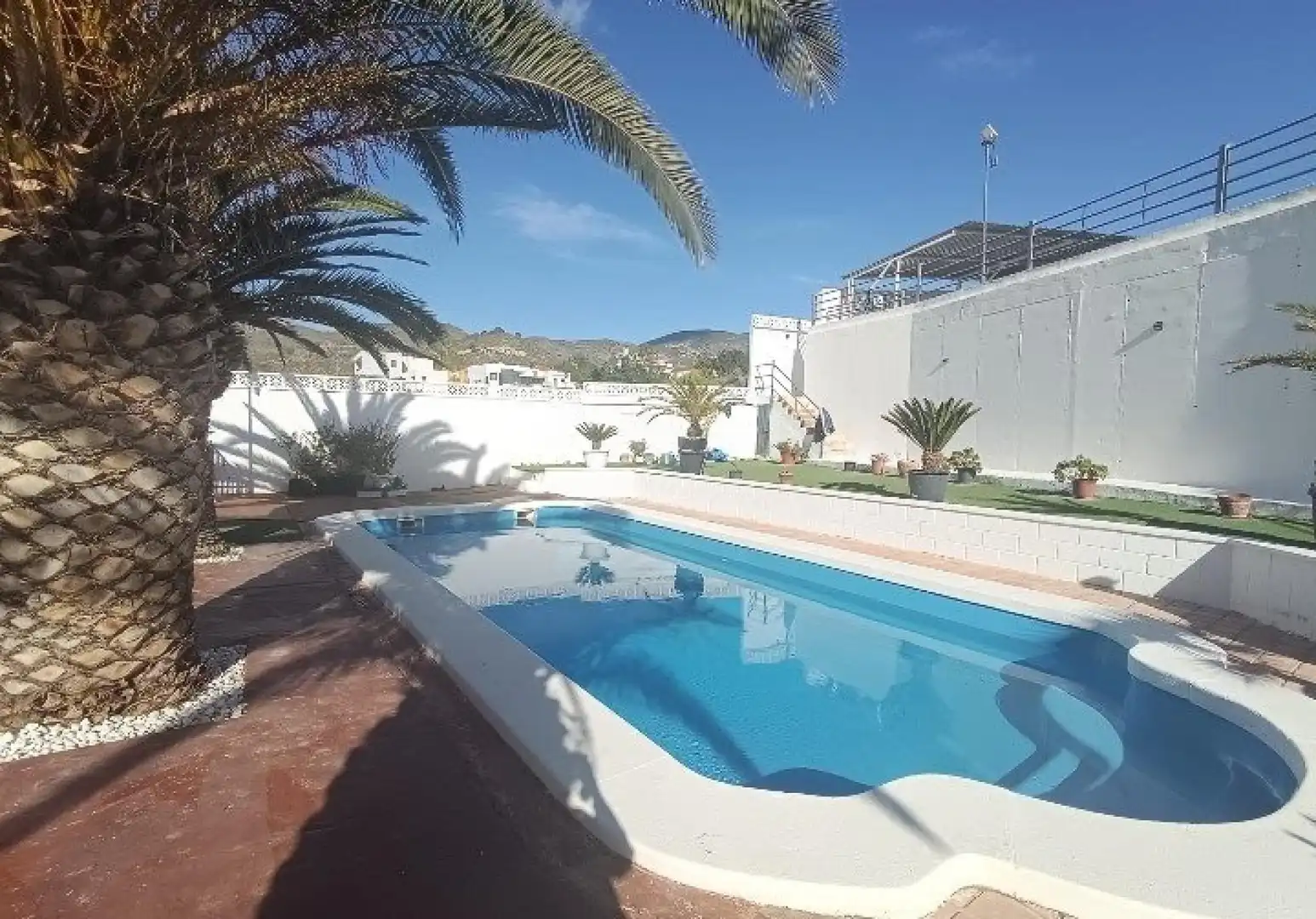 Schwimmbecken von Einfamilien-Reihenhaus zum Verkauf in Petrer mit Klimaanlage, Heizung und Gemeinschaftspool