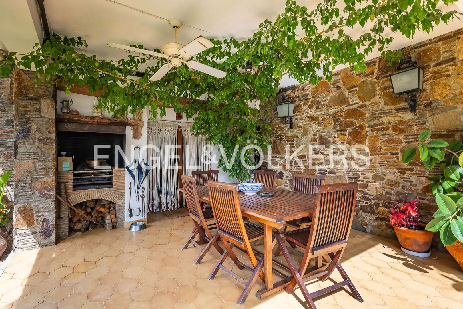 Terrassa de Casa o xalet en venda en Cerdanyola del Vallès amb Calefacció, Jardí privat i Parquet