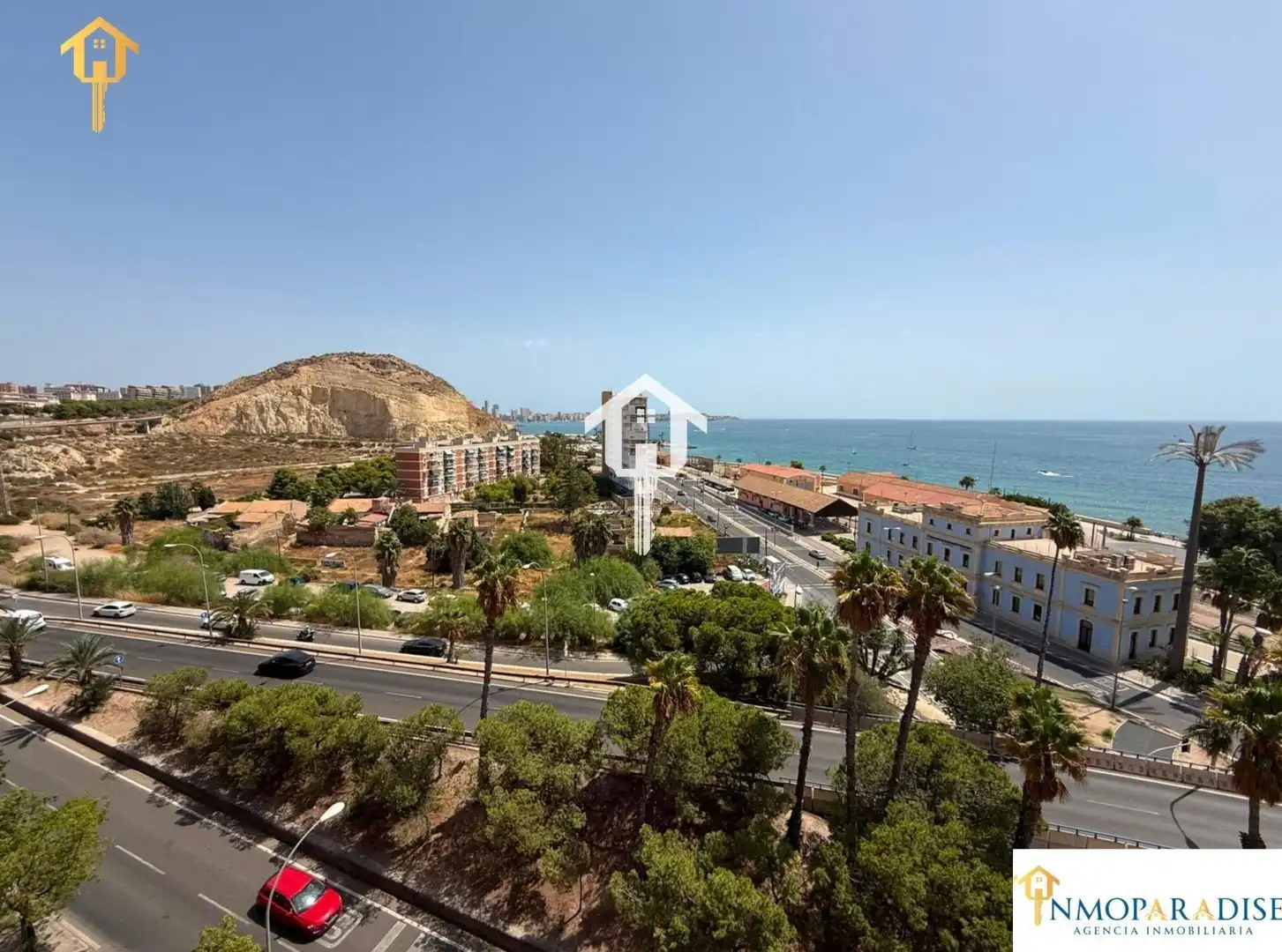 Vista exterior de Àtic en venda en Alicante / Alacant amb Aire condicionat, Terrassa i Moblat