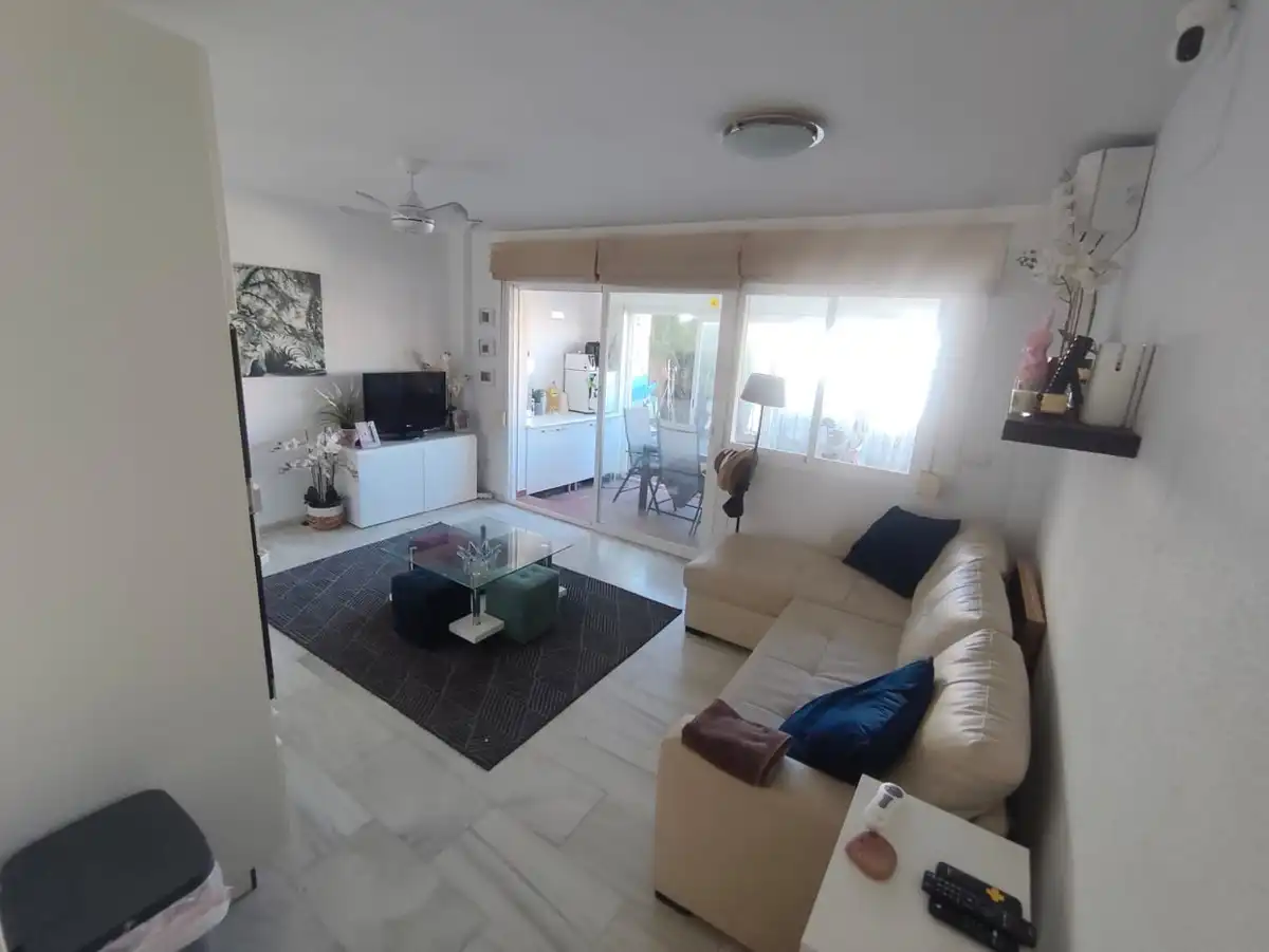 Wohnzimmer von Erdgeschoss zum Verkauf in Benalmádena mit Klimaanlage, Heizung und Terrasse