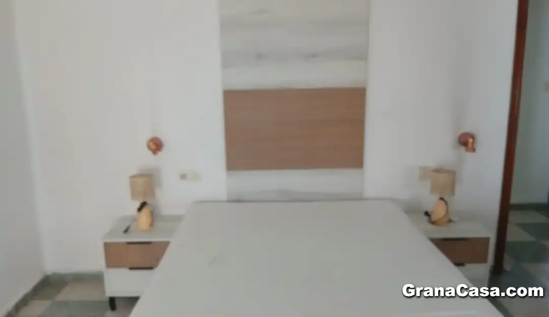 Dormitori de Casa adosada en venda en Granada amb Aire condicionat, Calefacció i Jardí privat