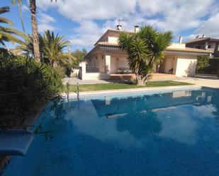 Piscina de Casa o xalet en venda en Elda amb Aire condicionat, Jardí privat i Parquet