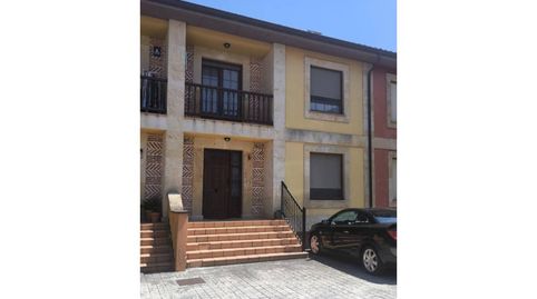 Foto 2 de Casa adosada en venta en Calle el Matadero, Santa María de Cayón, Cantabria